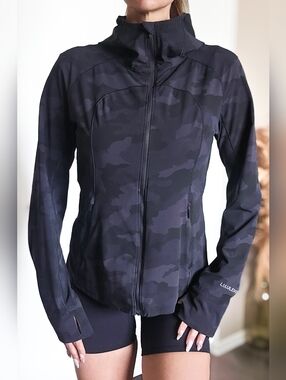 Lululemon Black Camo Hooded Jacket Zip Up Athletic Running Size 8 Water Resistan